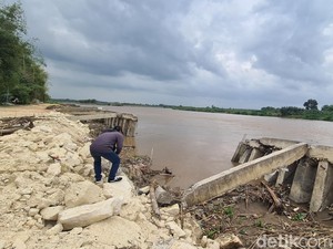 Baru Diperbaiki, Proyek Tebing Sungai di Bojonegoro Ambruk