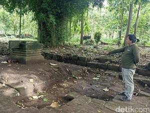 Viral Situs Mejo Miring Blitar Dirusak-Batu Lantai Diangkut