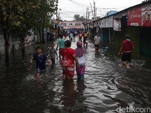 45 RT dan 1 Ruas Jalan di Jakarta Masih Terendam Banjir Malam Ini