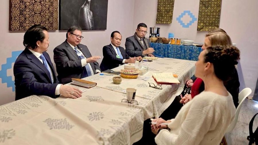 Menko Perkonomian Airlangga Hartarto menggelar pertemuan dengan pimpinan perusahaan digital AS di Indonesia Pavilion, membahas potensi investasi lanjutan usai perundingan tarif RI&ndash;AS. (Dok. Kemenko Perekonomian)