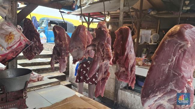 Pedagang Daging Sapi di Pasar Kramat Jati Mulai Jualan Penuh Besok