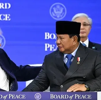 Potret Trump Tepuk Pundak Prabowo & Ucapkan 'Pria Tangguh'