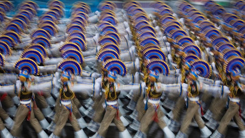 Kendaraan militer India melintas saat gladi bersih untuk parade Hari Republik di tengah hujan di New Delhi, India, 23 Januari 2026. (REUTERS/Adnan Abidi)