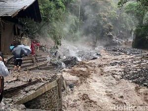 Wisata Guci Tegal Kembali Diterjang Banjir Bandang, 3 Jembatan Putus