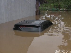 Pengakuan Warga soal Detik-detik Mengerikan Banjir di Subang