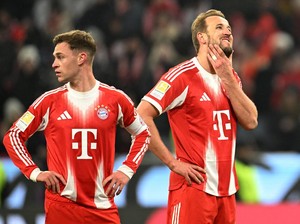 Bayern Vs Augsburg: Die Roten Tumbang di Kandang