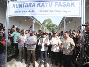 Resmikan Huntara di Agam, Tito Kebut Bantuan-Validasi Data Korban Bencana