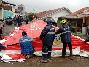 Kemensos Kirim Bantuan Korban Longsor Bandung Barat