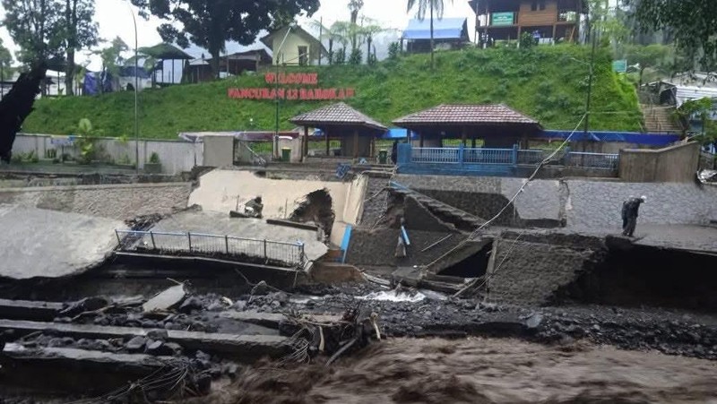 Kondisi kawasan guci setelah dihantam banjir bandang. (Dok. Detikcom/Imam Suripto)