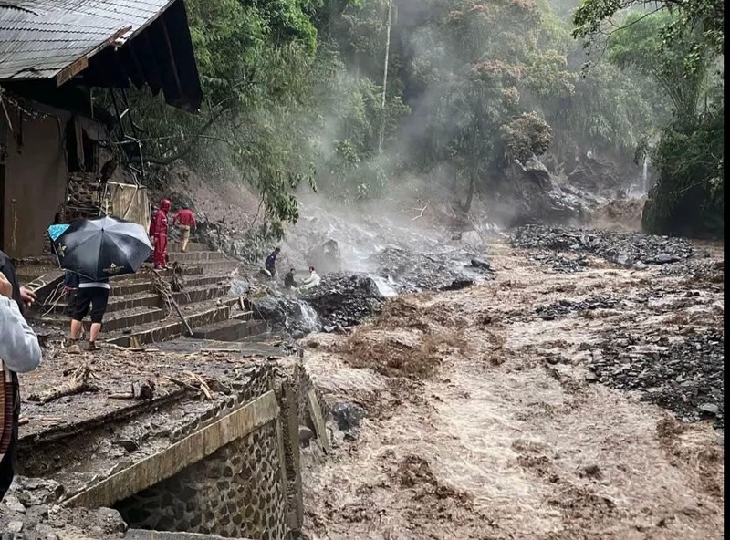 Kondisi kawasan guci setelah dihantam banjir bandang. (Dok. Detikcom/Imam Suripto)