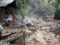 Wisata Guci Dihantam Banjir, Begini Kondisinya