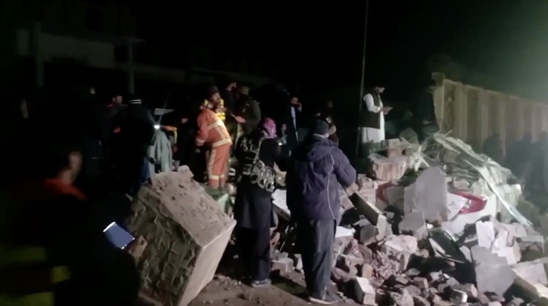 Ledakan terjadi di sebuah rumah yang tengah menggelar perayaan pernikahan di kota Dera Ismail Khan, Pakistan barat laut, pada Jumat malam (23/1/2025). (Tangkapan Layar Video Reuters/)