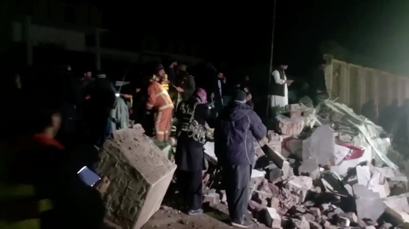 Ledakan terjadi di sebuah rumah yang tengah menggelar perayaan pernikahan di kota Dera Ismail Khan, Pakistan barat laut, pada Jumat malam (23/1/2025). (Tangkapan Layar Video Reuters/)