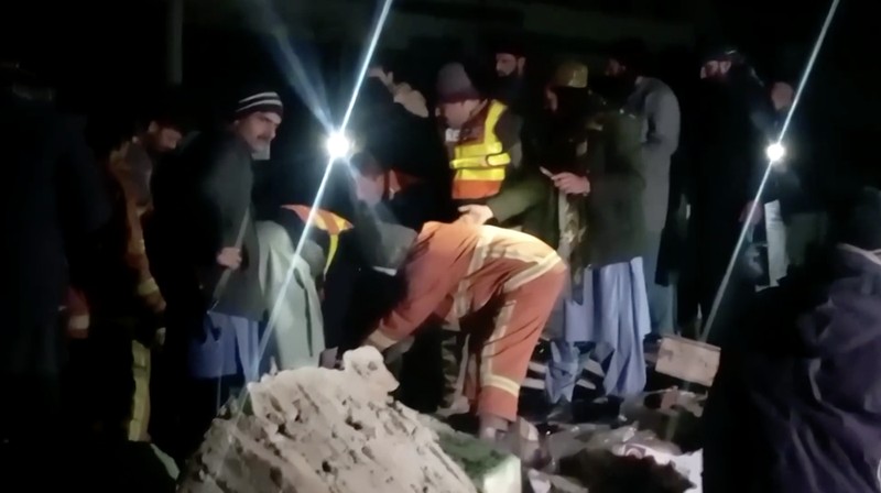 Ledakan terjadi di sebuah rumah yang tengah menggelar perayaan pernikahan di kota Dera Ismail Khan, Pakistan barat laut, pada Jumat malam (23/1/2025). (Tangkapan Layar Video Reuters/)