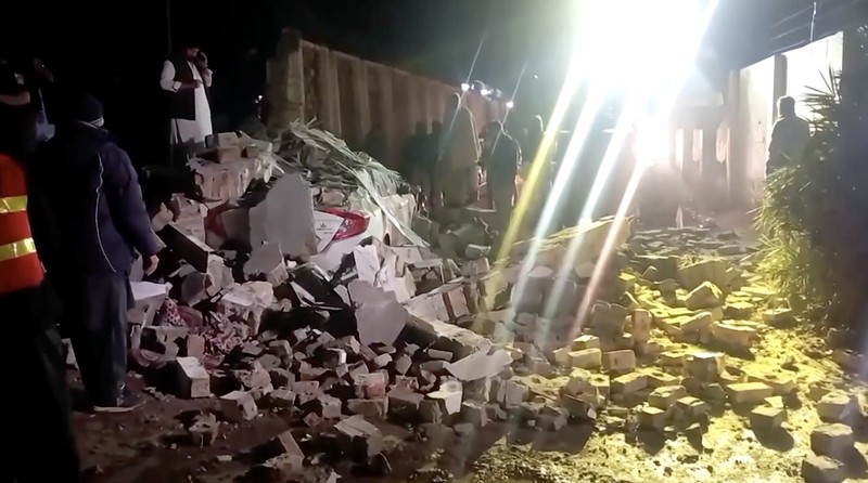 Ledakan terjadi di sebuah rumah yang tengah menggelar perayaan pernikahan di kota Dera Ismail Khan, Pakistan barat laut, pada Jumat malam (23/1/2025). (Tangkapan Layar Video Reuters/)