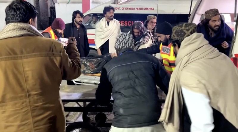 Ledakan terjadi di sebuah rumah yang tengah menggelar perayaan pernikahan di kota Dera Ismail Khan, Pakistan barat laut, pada Jumat malam (23/1/2025). (Tangkapan Layar Video Reuters/)