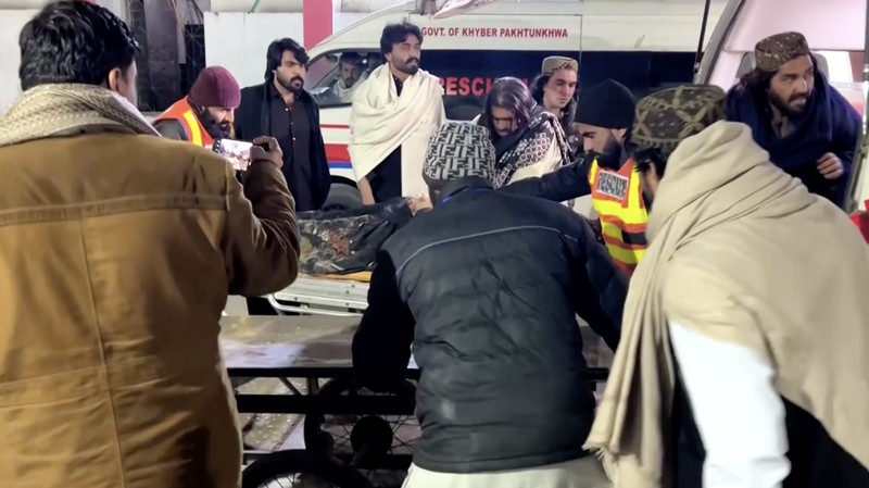 Ledakan terjadi di sebuah rumah yang tengah menggelar perayaan pernikahan di kota Dera Ismail Khan, Pakistan barat laut, pada Jumat malam (23/1/2025). (Tangkapan Layar Video Reuters/)