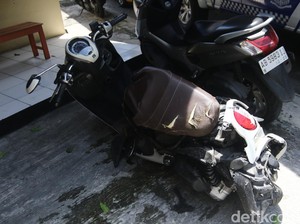 2 Pemotor Tewas Tertimpa Pohon Randu di Depok Sleman