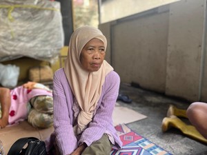 Banjir Pejaten Timur  Jaksel Belum Surut, Warga Ngungsi di Emperan Toko