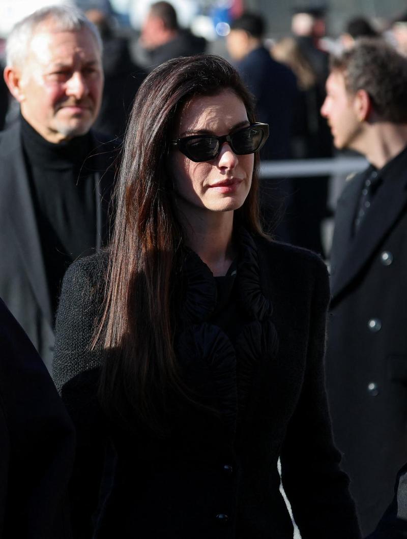 Selebriti Dunia Hingga Desainer Ternama Hadiri Pemakaman Valentino