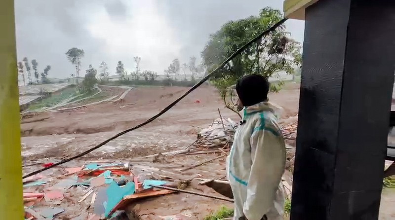 Rumah warga di Cisarua, Kabupaten Bandung Barat, terdampak longsor, Sabtu (24/1/2026). (Dok. Detikcom/Whisnu Pradana)