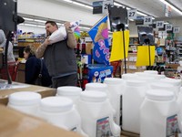 Potret Panic Buying Jelang 