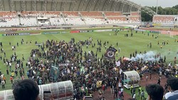 SFC Kalah 0-5 dari Sumsel United, Suporter Lempar Kursi-Masuk Lapangan