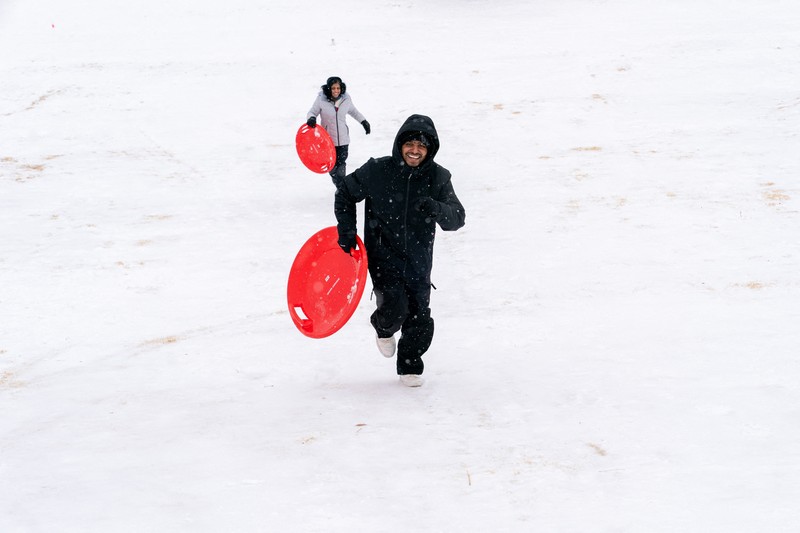 Salju turun di atas Scissortail Park selama Badai Musim Dingin Fern di Oklahoma City, Oklahoma, AS, 24 Januari 2026. (REUTERS/Nick Oxford)