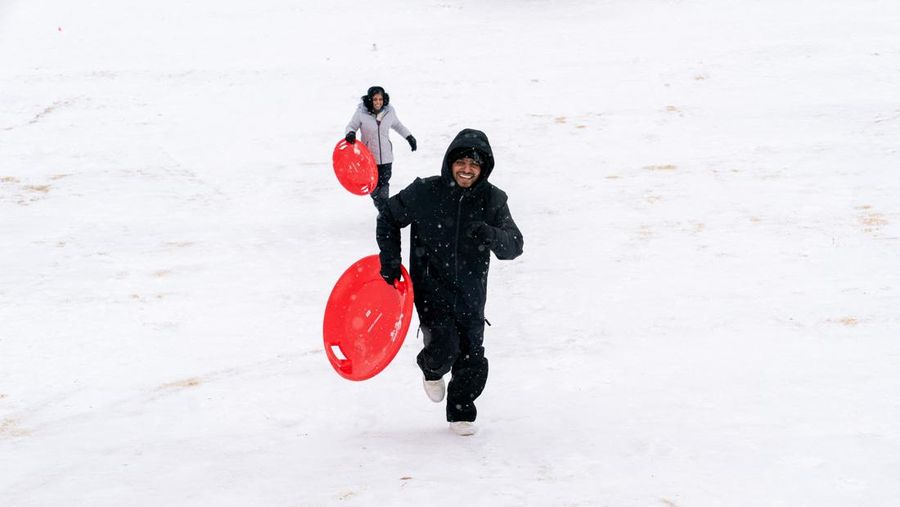 Salju turun di atas Scissortail Park selama Badai Musim Dingin Fern di Oklahoma City, Oklahoma, AS, 24 Januari 2026. (REUTERS/Nick Oxford)