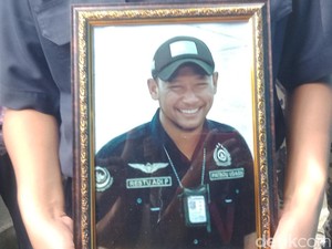 Jenazah Engineer ATR 42-500 Asal Klaten Dimakamkan di Samping Ibunya