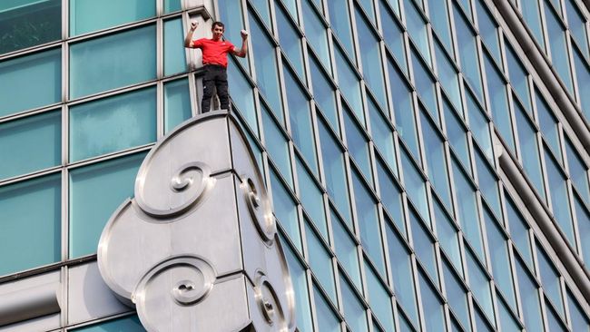 Atlet Ini Pecahkan Rekor Panjat Gedung 101 Lantai Tanpa Tali