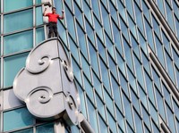 Atlet Ini Pecahkan Rekor Panjat Gedung 101 Lantai Tanpa Tali