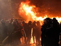 Potret Chaos Demo Antipemerintah, Kantor PM Dilempari Bom Molotov