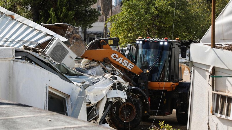 Badan Perserikatan Bangsa-Bangsa (PBB) untuk Pengungsi Palestina, UNRWA, mengatakan bahwa markas besarnya yang ada di Yerusalem Timur, yang sebagian telah dihancurkan oleh Israel, dibakar. (REUTERS/Dedi Hayun)