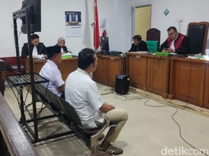 Nyamar Jadi Jaksa Gadungan, Bobby Asia Dituntut 5 Tahun Penjara