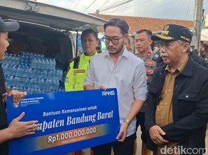 Raffi Ahmad Nyumbang Rp 1 Miliar untuk Korban Longsor Cisarua