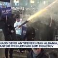 Video: Demo Antipemerintah Albania, Kantor PM Dilempari Bom Molotov