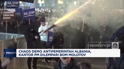 Video: Demo Antipemerintah Albania, Kantor PM Dilempari Bom Molotov