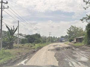 Warga Ancam Tutup Jalan Lintas Musi Rawas-Sekayu karena Rusak Parah