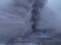 Kebakaran Dahsyat Melanda Pabrik Makanan, Para Pekerja Jadi Korban