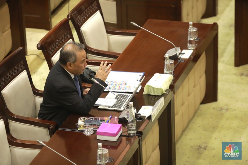 Komisi XI DPR RI melakukan uji kelayakan dan kepatutan alias fit and proper test terhadap Dicky Kartikoyono sebagai calon Deputi Gubernur Bank Indonesia, Jakartad, Senin (26/1/2026). (CNBC Indonesia/Muhammad Sabki)