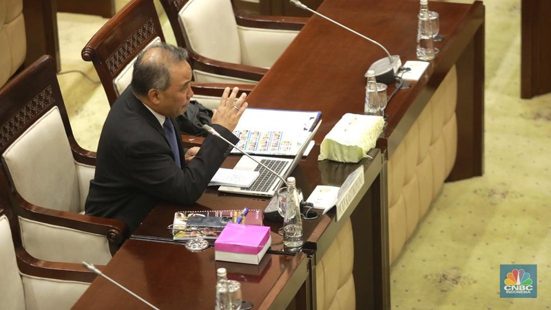 Komisi XI DPR RI melakukan uji kelayakan dan kepatutan alias fit and proper test terhadap Dicky Kartikoyono sebagai calon Deputi Gubernur Bank Indonesia, Jakartad, Senin (26/1/2026). (CNBC Indonesia/Muhammad Sabki)