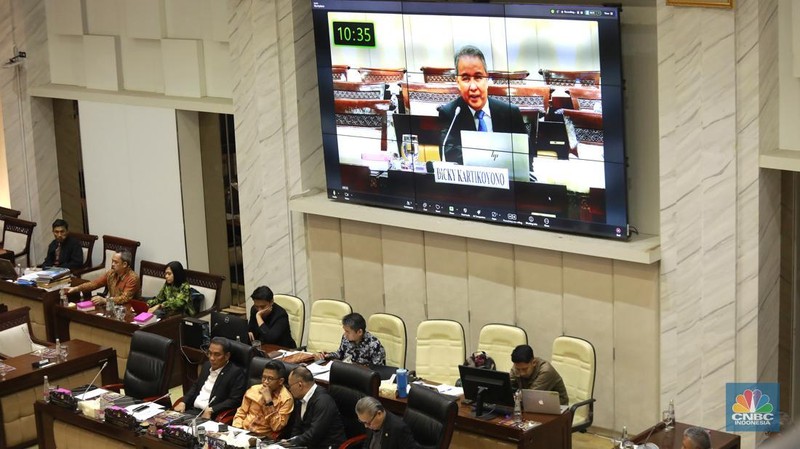 Komisi XI DPR RI melakukan uji kelayakan dan kepatutan alias fit and proper test terhadap Dicky Kartikoyono sebagai calon Deputi Gubernur Bank Indonesia, Jakartad, Senin (26/1/2026). (CNBC Indonesia/Muhammad Sabki)