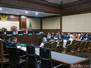 Hakim Sentil Saksi Kasus Noel: Jangan Berbelit Cari Kata untuk Berlindung!