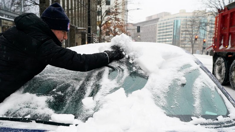 Penampakan salju tebal selimuti sebagian besar wilayah AS, Minggu (25/1/2026). (REUTERS/Jeenah Moon)