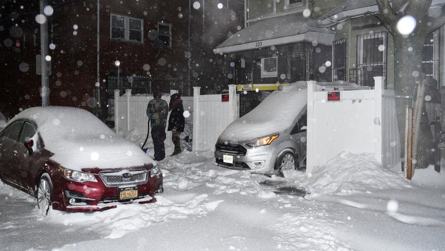 Penampakan salju tebal selimuti sebagian besar wilayah AS, Minggu (25/1/2026). (REUTERS/Jeenah Moon)