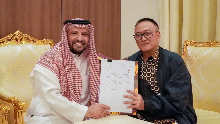 Penandatanganan Kerja Sama antara Ayedh Dejem Group dan Otoritas IKN (OIKN) yang dilakukan oleh Deputi Bidang Pendanaan dan Investasi OIKN, Sudiro Roi Santoso, bersama Chairman Ayedh Dejem Group, Syeikh Ayedh Dejem pada Jumat (23/01/2026).