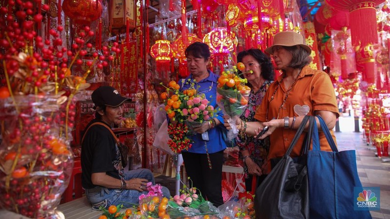 Pernak-pernik imlek yang dijual di kawasan Pecinaan Golodok, Jakarta, Senin (26/1/2026). (CNBC Indonesia/Faisal Rahman)