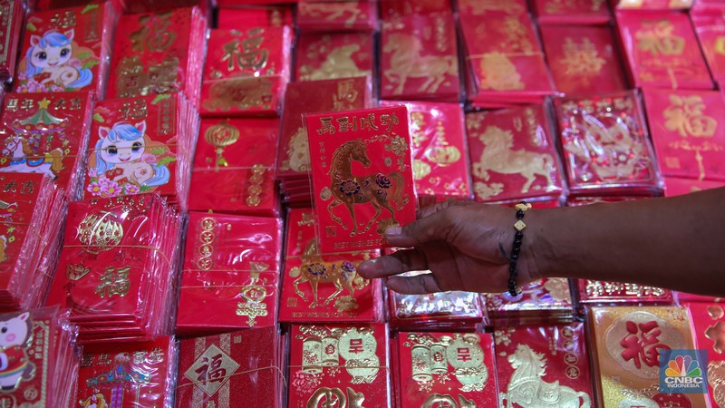 Pernak-pernik imlek yang dijual di kawasan Pecinaan Golodok, Jakarta, Senin (26/1/2026). (CNBC Indonesia/Faisal Rahman)