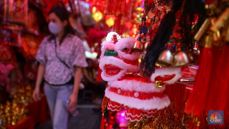 Pernak-pernik imlek yang dijual di kawasan Pecinaan Golodok, Jakarta, Senin (26/1/2026). (CNBC Indonesia/Faisal Rahman)